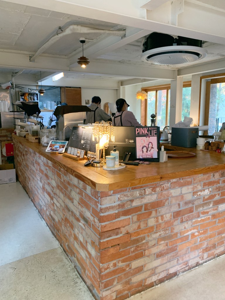 Recommended cafes to visit after a meal near Kwangya (SM Entertainment) in Seongsu-dong.