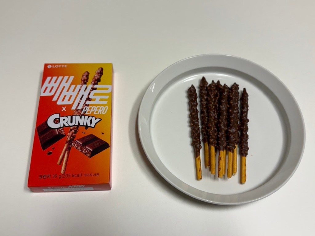 A representative shot of the popular Crunky Pepero with malt puff crunch.