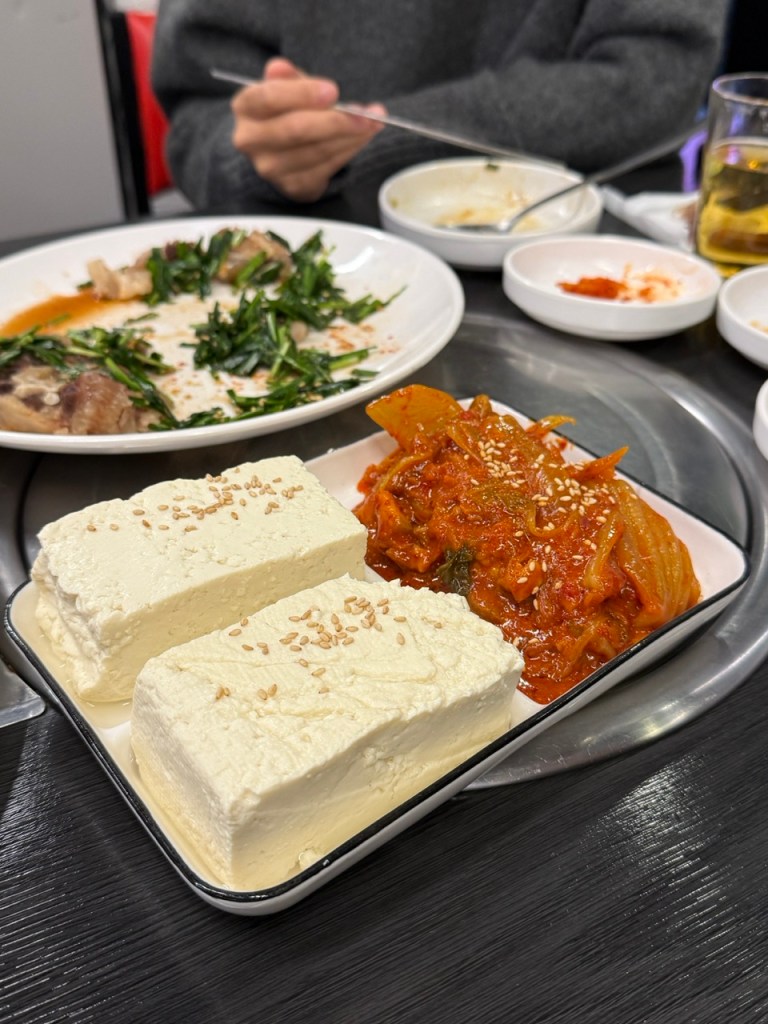 A rich collection of different Korean snacks and side dishes for pairing with drinks.