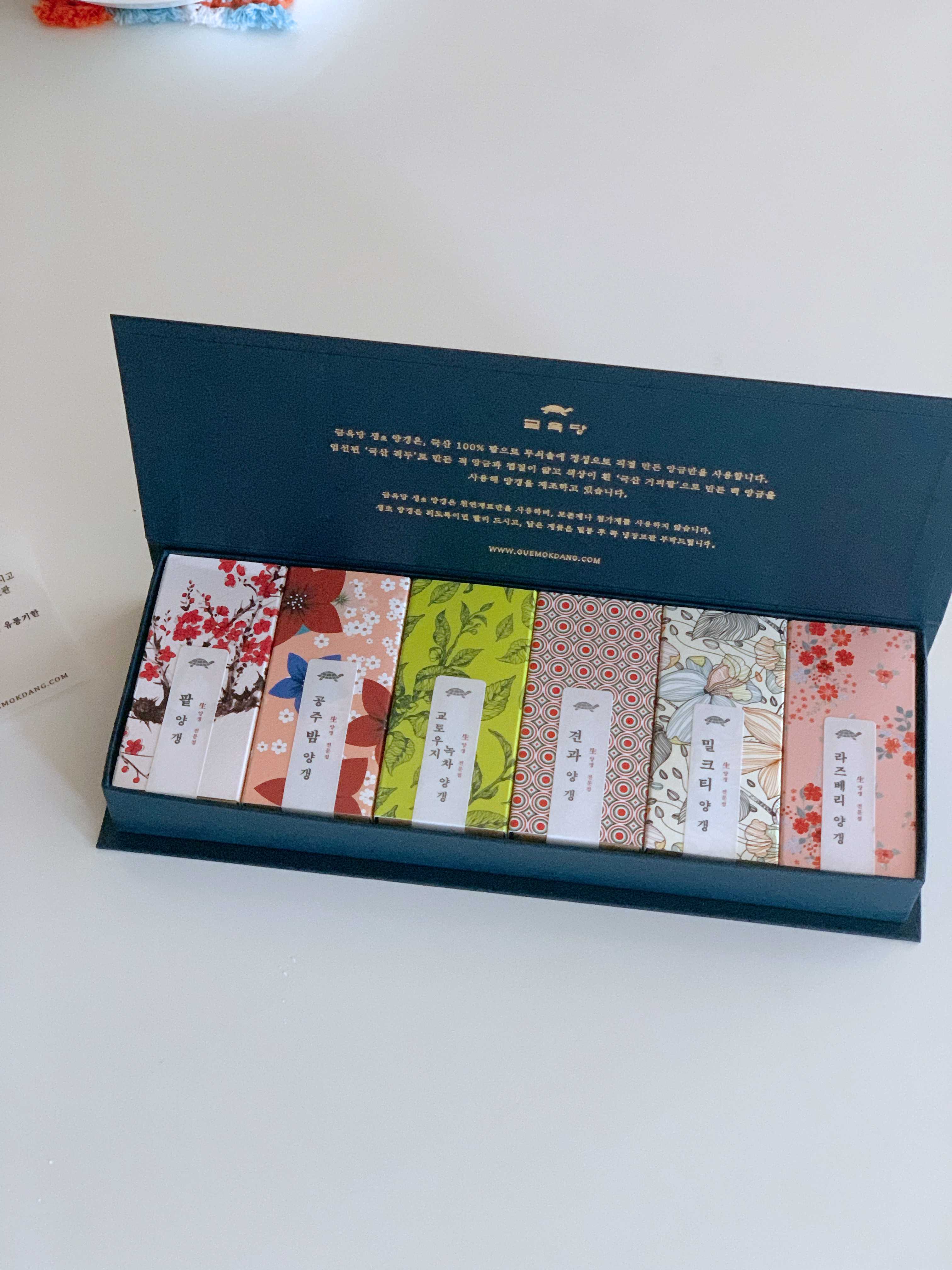 The iconic turtle logo of Geumokdang on the elegant gift wrapping.