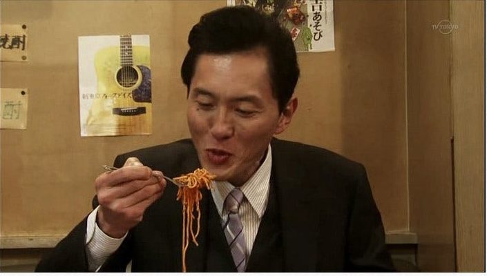 Goro Inagashira taking a large, satisfied first bite of the Napolitan spaghetti.