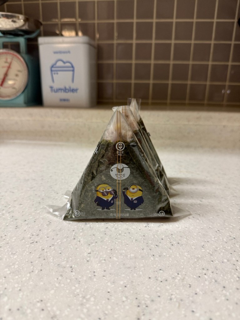 A perfectly finished and wrapped triangle kimbap.