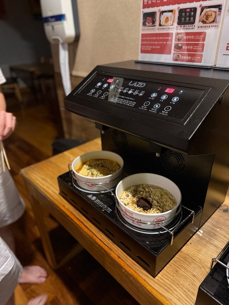 Ramyeon boiling automatically on a specialized induction cooker machine.
