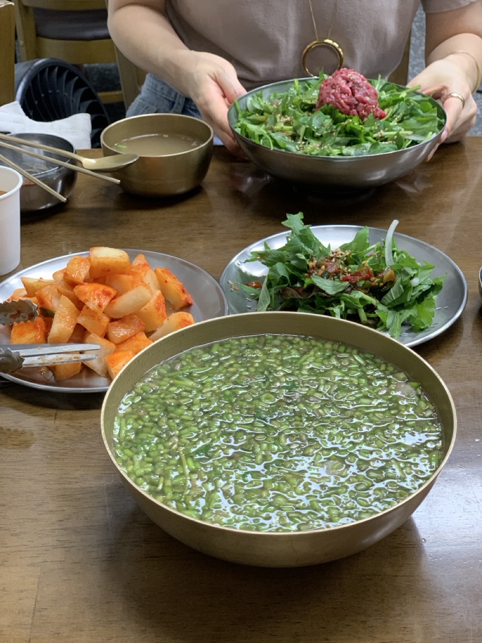 Seongsu-dong 24h Food Battle: Red Gamjatang vs. Green Minari Soup