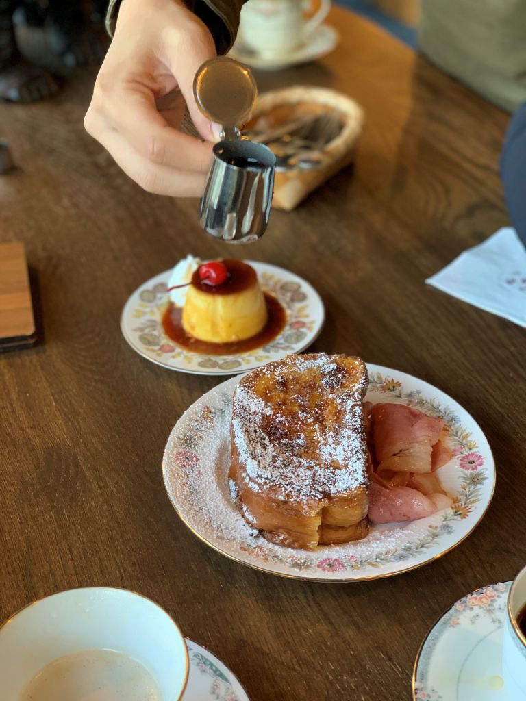 Classic Japanese-style custard pudding and a colorful melon cream soda served at Kissa Goguma cafe.
