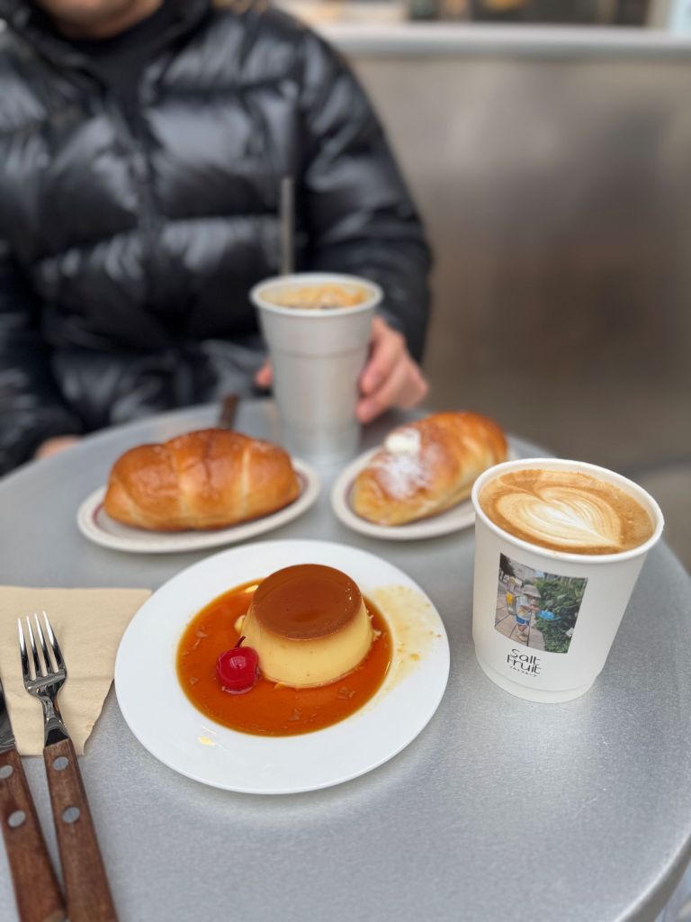 Delicious specialty coffee and desserts served in a colorful and aesthetic setting at Salt Fruit.