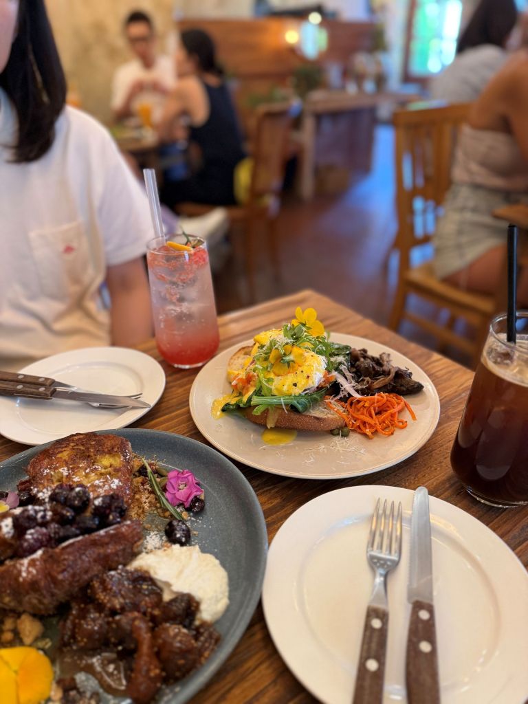 Experiencing a slow, peaceful, and sophisticated local cafe culture and gourmet dining at Cafe OATT.