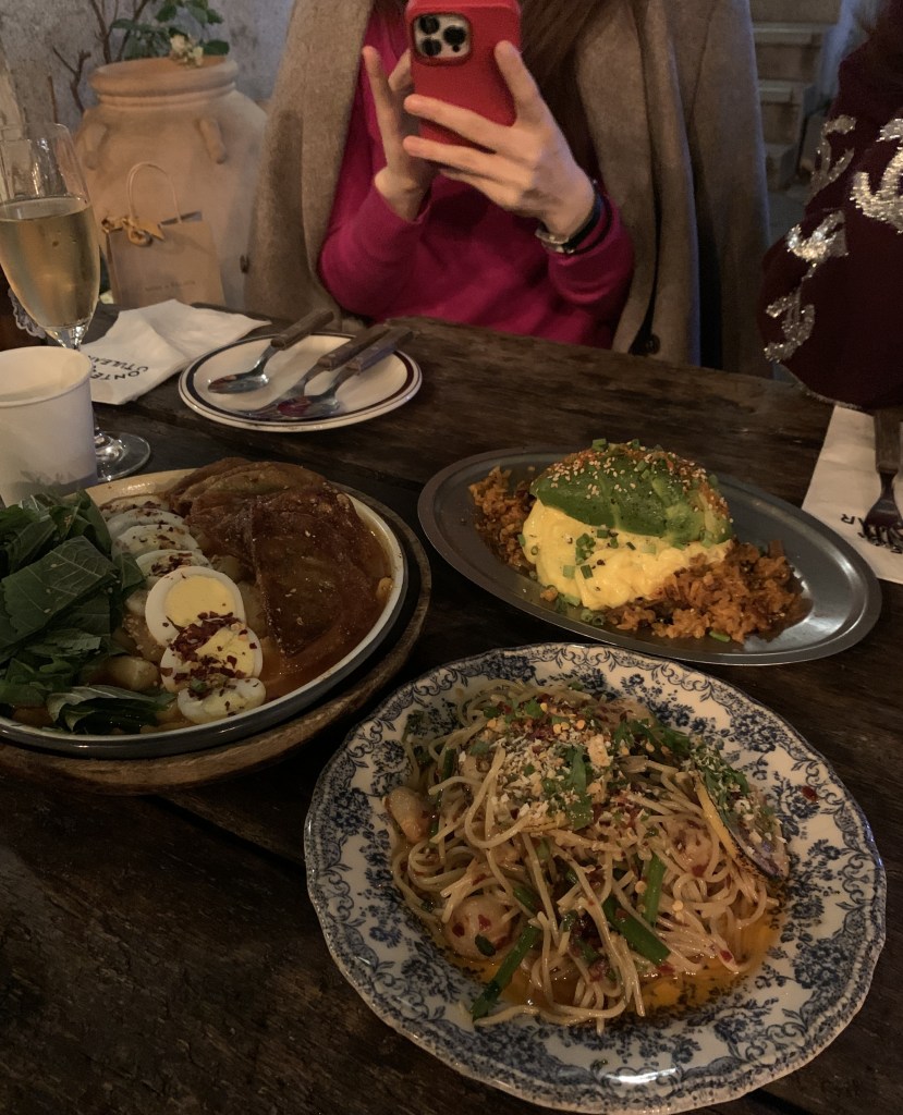 Experiencing the pinnacle of trendy Seoul cafe culture, blending fine gastronomy, natural scenery, and lifestyle branding.