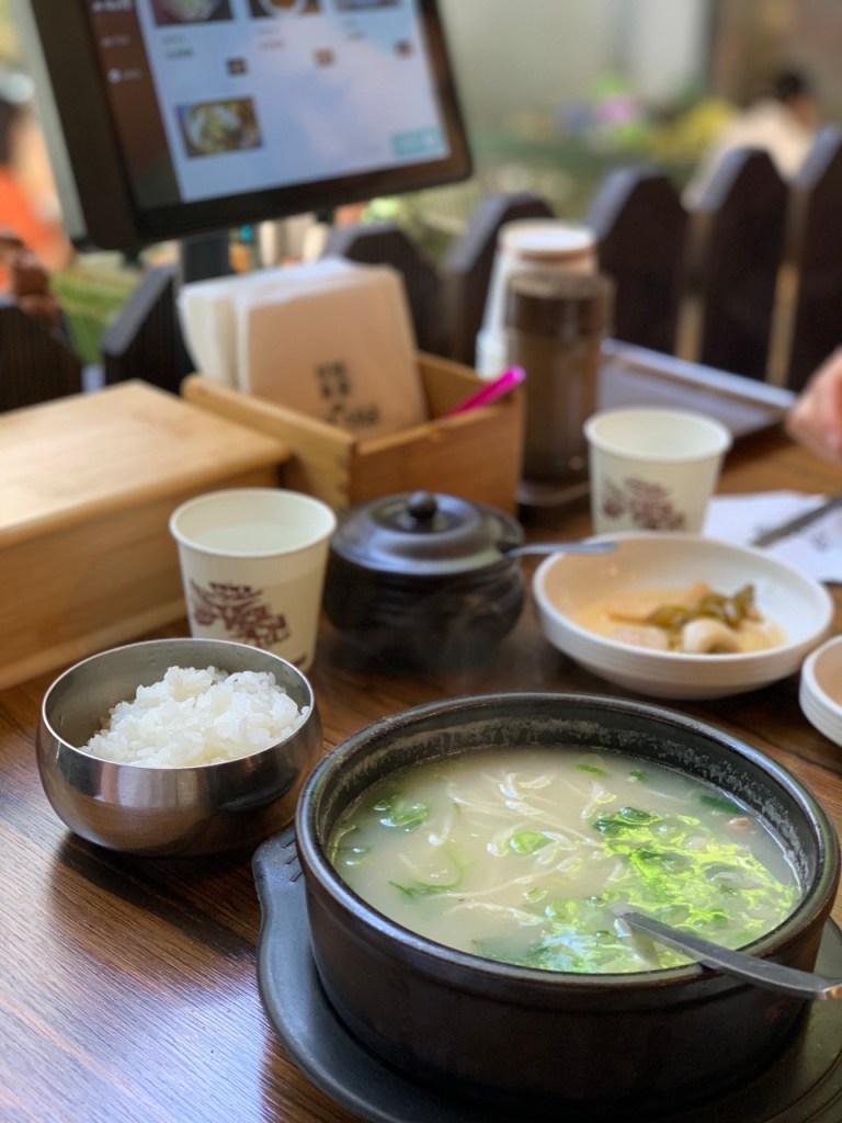 A macro shot highlighting the rich, creamy, and unadulterated white broth of traditional Korean Seolleongtang.