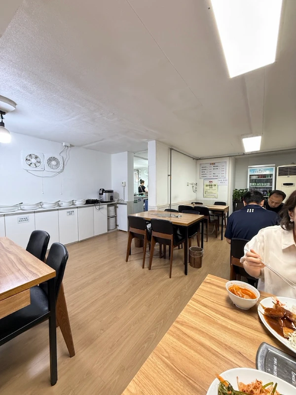 Cozy interior dining area of Hoehyeon-jib restaurant featured on I Live Alone